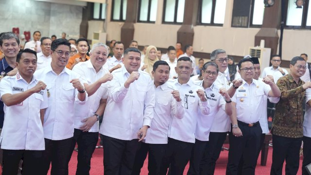 Wali Kota Makassar, Munafri Arifuddin (paling kanan), saat menghadiri Pencanangan Sensus Ekonomi 2026 di Ruang Pola Kantor Gubernur Sulsel, Selasa (10/6/2026). Sulsel menjadi provinsi pertama di Indonesia yang memulai rangkaian pendataan akbar tersebut. 