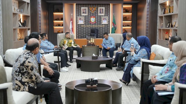 Wali Kota Makassar, Munafri Arifuddin (tengah kiri), saat menerima kunjungan audiensi dari jajaran pengurus APINDO Sulawesi Selatan di Balai Kota Makassar, Kamis (11/6/2026).