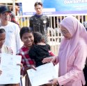 Gandeng TP PKK, Appi Tinjau Layanan Adminduk hingga Resmikan Lampu Tenaga Surya di Bone Tambu