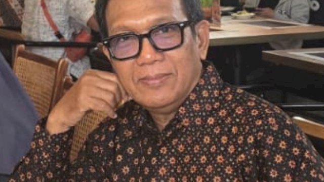 Akademisi Universitas Hasanuddin (Unhas) sekaligus Ketua CIDES ICMI Sulawesi Selatan, Dr. Adi Suryadi Culla. Menurutnya, inovasi layanan "Pete-pete Laut" gratis bentukan Pemkot Makassar merupakan instrumen penting dan solusi cerdas dalam memangkas kesenjangan sosial-ekonomi serta memperkuat pelayanan publik bagi warga di wilayah Kepulauan Sangkarrang.