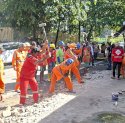 Bukti Tak Tebang Pilih, Pemkot Makassar Tertibkan Sisa Konstruksi Lapak Pallubasa Serigala