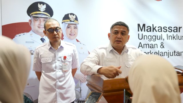 Wali Kota Makassar, Munafri Arifuddin, saat menegaskan komitmen penuh Pemerintah Kota Makassar untuk tidak melakukan pemangkasan terhadap tenaga kerja PPPK di hadapan awak media, Kamis (2/4/2026).