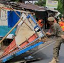 Kembalikan Fungsi Trotoar, Camat Makassar Pimpin Penertiban Lapak Tanpa Kericuhan