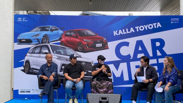 Om Mobi, Fitra Eri, dan Ridwan Hanif di acara Car Meet Kalla Toyota, di Halaman Showroom Kalla Toyota Urip Sumoharjo, Kota Makassar, Rabu (16/6).