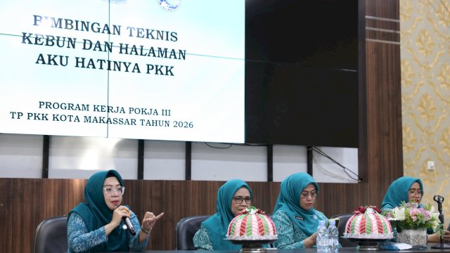 Suasana pelaksanaan bimbingan teknis Pokja III TP PKK Kota Makassar saat membekali para kader kelurahan mengenai tata kelola pekarangan produktif dan integrasi Gerakan SI-HIJAU.