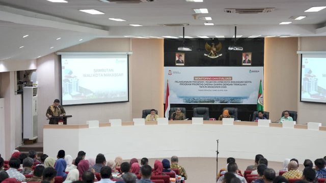 Suasana pelaksanaan Rapat Monitoring dan Evaluasi (Monev) APBD Kota Makassar Triwulan I tahun anggaran 2026 yang berlangsung tertib di Ruang Sipakatau, Kantor Balai Kota.