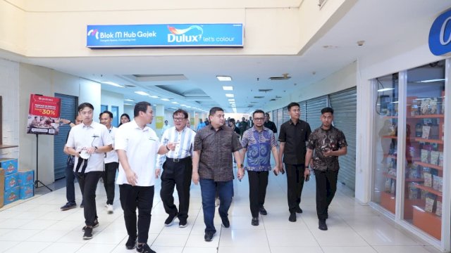 Wali Kota Makassar Munafri Arifuddin didampingi jajaran pimpinan perangkat daerah saat meninjau langsung integrasi kawasan komersial di Blok M Hub, Jakarta, sebagai referensi revitalisasi Pasar Sentral Makassar.