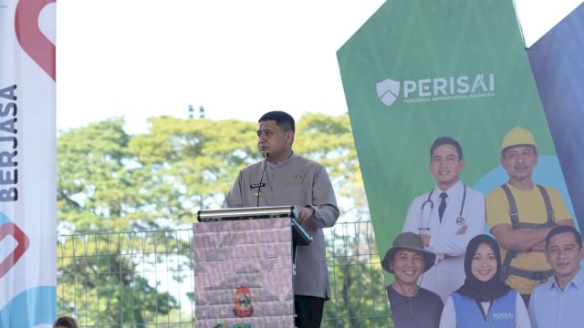 Wali Kota Makassar Munafri Arifuddin saat memberikan sambutan dan memaparkan poin strategis peluncuran Program Makassar Berjasa di Lapangan Karebosi.