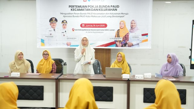 Bunda PAUD Kota Makassar, Melinda Aksa, saat memberikan pengarahan dalam rapat koordinasi dan penyamaan persepsi pokja kecamatan dan kelurahan di Gedung MGC.