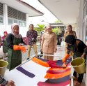 Peringati Hari Kartini, Aliyah Mustika Ilham Dorong Kemandirian Perempuan Lewat Pelatihan di Sentra Wirajaya