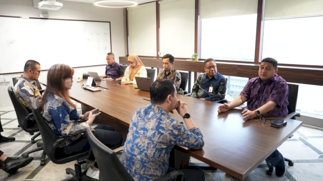 Wali Kota Makassar, Munafri Arifuddin, saat memaparkan progres kelanjutan proyek PSEL TPA Antang dalam rakor bersama Deputi Bidang Koordinasi Infrastruktur Dasar di Gedung Danantara Indonesia, Jakarta, Selasa (21/6/2026).