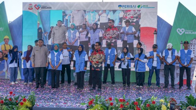 Sinergi program tersebut secara resmi diluncurkan oleh Wali Kota Makassar, Munafri Arifuddin, bersama Direktur Utama BPJS Ketenagakerjaan, Saiful Hidayat, di Lapangan Karebosi, Jumat (19/6).