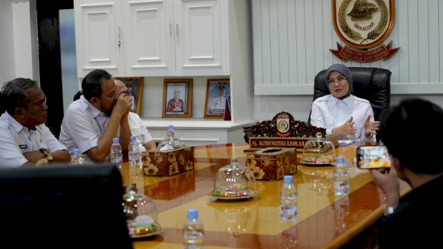 Wakil Wali Kota Makassar, Aliyah Mustika Ilham, saat memimpin jalannya audiensi bersama jajaran Balai Penyelenggara Jaminan Produk Halal (PJPH) Sulawesi Selatan di Ruang Rapat Wakil Wali Kota, Makassar, Rabu (22/4/2026).