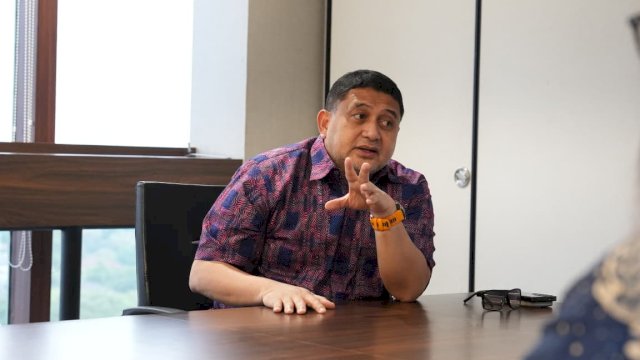 Wali Kota Makassar, Munafri Arifuddin, saat memaparkan kebijakan pemangkasan anggaran perjalanan dinas hingga Rp60 miliar dan penghentian pengadaan kendaraan dinas baru untuk tahun 2026.