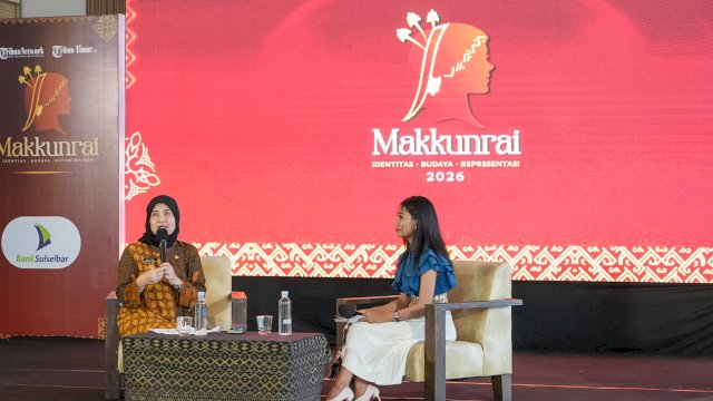 Wakil Wali Kota Makassar, Aliyah Mustika Ilham (kiri), saat menjadi narasumber dalam talkshow Makkunrai&ndash;Kartini Expo 2026 di Mall Phinisi Point Makassar, Kamis (23/4/2026).
