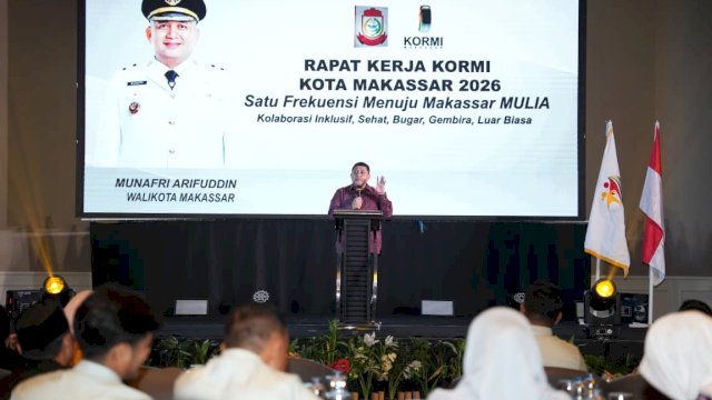 Wali Kota Makassar, Munafri Arifuddin, memberikan sambutan dari atas podium saat membuka Rapat Kerja KORMI Kota Makassar 2026 bertajuk "Satu Frekuensi Menuju Makassar MULIA" di Hotel Aryaduta, Sabtu (25/4/2026).