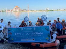 Novotel Makassar Gandeng Pemkot Bersihkan 350 Kg Sampah di Pantai Losari