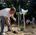 Peringati Hari Lingkungan Hidup, PJM Tanam 2.500 Pohon Berkayu Kars di Maros