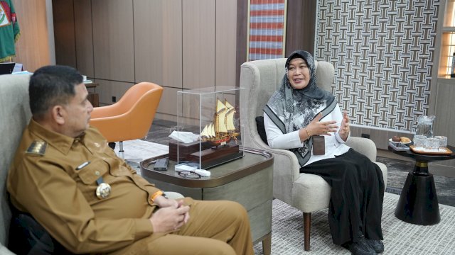 Wali Kota Makassar, Munafri Arifuddin, menerima kunjungan Kepala Perwakilan BKKBN Provinsi Sulawesi Selatan, Fatmawati, di Balai Kota Makassar, Senin (22/06/2026).
