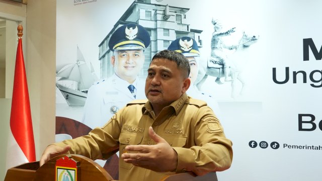 Wali Kota Makassar, Munafri Arifuddin, memberikan keterangan pers mengenai capaian Pemerintah Kota Makassar yang meraih status kinerja tertinggi dalam Evaluasi Penyelenggaraan Pemerintahan Daerah (EPPD) Tahun 2025, Selasa (28/4/2026).