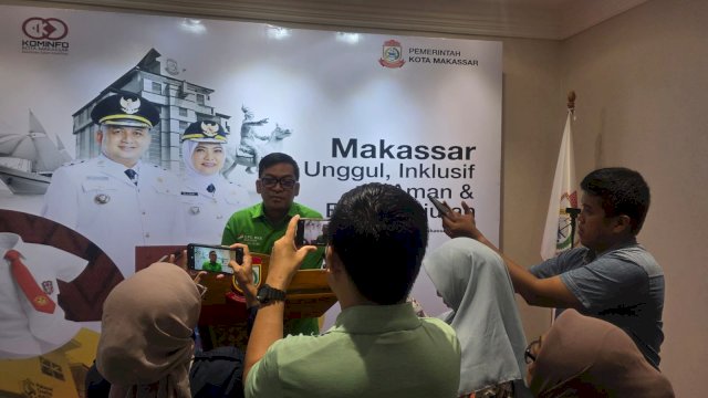 Wakil Ketua DPRD Sulawesi Selatan, Andi Fauzi Wawo, memberikan keterangan pers dalam mendukung langkah Pemerintah Kota Makassar melakukan penataan dan relokasi Pedagang Kaki Lima (PKL), Senin (22/6/2026).