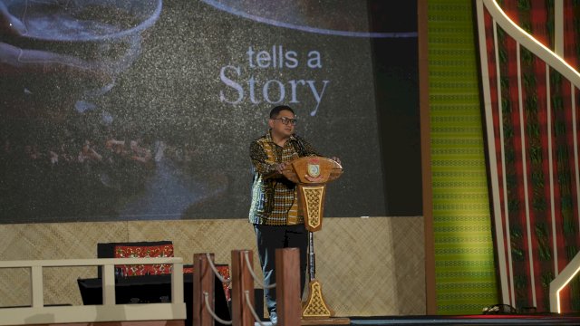 Wali Kota Makassar, Munafri Arifuddin, menyampaikan sambutan di hadapan 41 delegasi dari 28 negara dalam jamuan makan malam resmi Indonesia Gastrodiplomacy Series (IGS) 2026 di Benteng Fort Rotterdam, Selasa (23/6/2026).