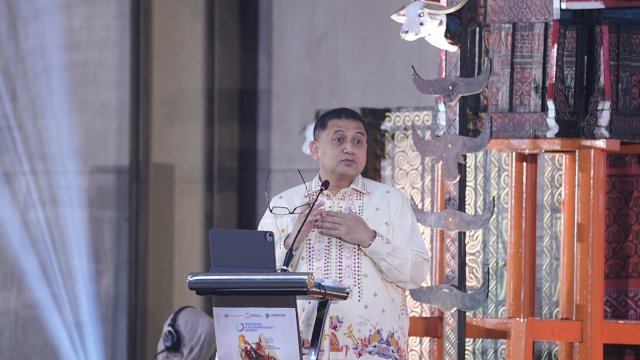 Wali Kota Makassar, Munafri Arifuddin, saat memaparkan berbagai proyek strategis dan peluang investasi Kota Makassar di hadapan delegasi dari 28 negara dalam rangkaian Indonesia Gastrodiplomacy Series (IGS) Makassar Investment Forum 2026 di Hotel The Rinra, Makassar, Rabu (24/6/2026).