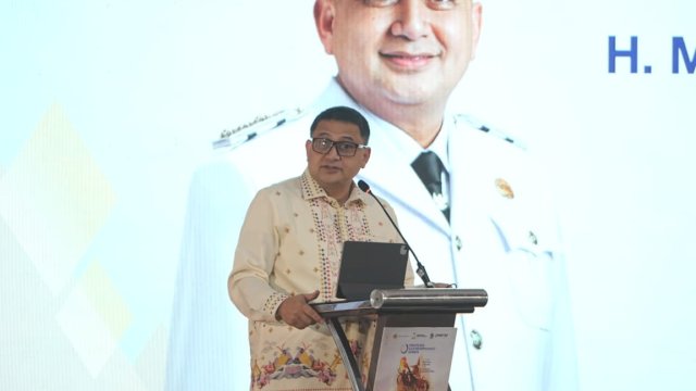 Wali Kota Makassar, Munafri Arifuddin, memaparkan peluang investasi pembangunan Stadion Untia sebagai kawasan sport tourism di hadapan delegasi internasional dalam Business Forum IGS 2026 di Hotel The Rinra, Makassar, Rabu (24/6/2026).