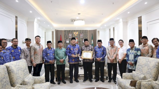 Wali Kota Makassar, Munafri Arifuddin, bersama jajaran Pemerintah Kota Makassar dan perwakilan pemangku kepentingan terkait usai menorehkan prestasi dalam Indeks Kota Toleran 2026, Sabtu (2/5/2026).