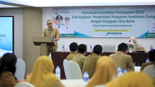 Sekretaris Daerah Kota Makassar, Andi Zulkifly, memberikan sambutan dalam Pertemuan Koordinasi Penanganan ODGJ yang membahas penyusunan SOP terpadu di Hotel Aston Makassar, Selasa (5/5/2026).