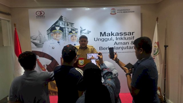 Wali Kota Makassar, Munafri Arifuddin, memberikan keterangan pers mengenai rencana strategis Pemerintah Kota Makassar dalam menyiapkan lahan pemakaman baru di Kabupaten Maros guna mengatasi keterbatasan TPU, Selasa (5/5/2026).