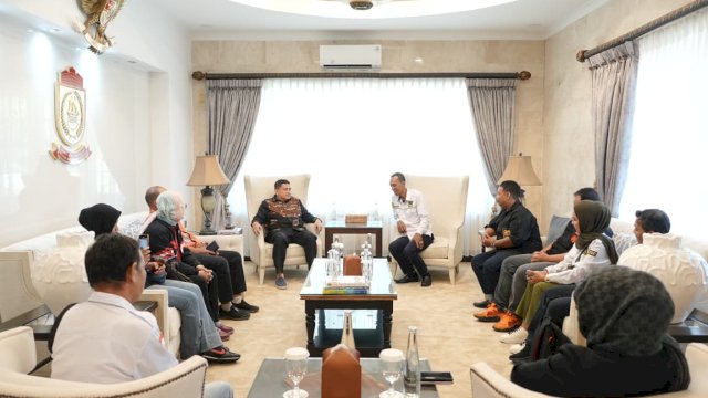 Wali Kota Makassar, Munafri Arifuddin, menerima audiensi Koalisi Partai Kerakyatan Non-Parlemen (PBB, Partai Ummat, dan PKN) di Rumah Jabatan Wali Kota Makassar untuk memperkuat kolaborasi program pembangunan dan penataan kota, Jumat (26/6/2026).
