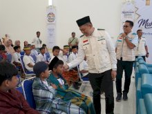 Menyambut Tahun Baru Islam, YBM PLN UID Sulselrabar Gelar Khitanan Massal dan Santunan 