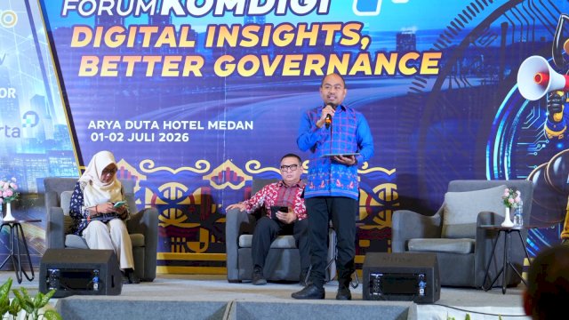 Kepala Dinas Kominfo Kota Makassar, Dr. Muhammad Roem, memaparkan keunggulan inovasi digital LONTARA+ pada Forum Komunikasi dan Digitalisasi (Komdigi) dalam rangkaian Rakernas XVIII APEKSI di Hotel Aryaduta Medan, Rabu (1/7/2026).