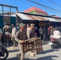 Pendekatan Humanis Berhasil, Pedagang Bongkar Mandiri Lapak Pasar Tumpah Jalan AMD Setelah 20 Tahun
