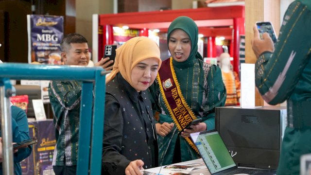 Wakil Wali Kota Makassar, Aliyah Mustika Ilham, saat meninjau booth pada kegiatan Indonesia City Expo (ICE) dalam rangkaian Rakernas XVIII APEKSI di Medan, Rabu (1/7/2026).