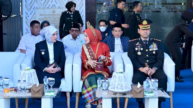 Wakil Wali Kota Makassar, Aliyah Mustika Ilham, saat menghadiri upacara peringatan Hari Bhayangkara ke-80 di Polrestabes Makassar, Jalan Ahmad Yani, Rabu (1/7/2026).