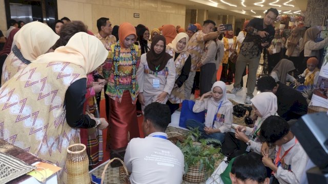 Perkuat Kriya Lokal Luwu Timur, PT Vale Hadirkan Anyaman Teduhu di Ajang Dekranas