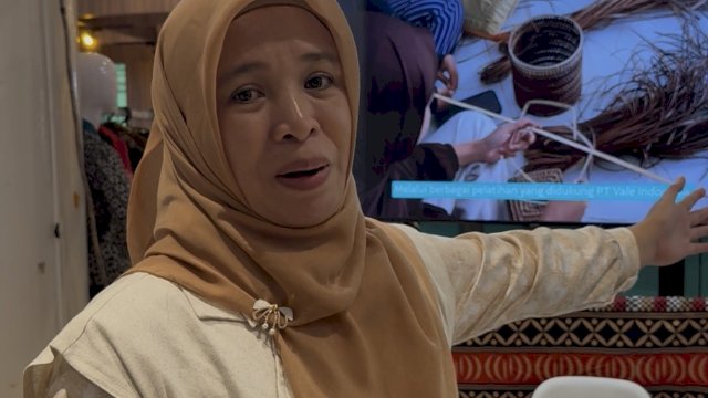 Menenun Asa di Tepian Matano: Kisah Anyaman Teduhu Melawan Kepunahan Tradisi