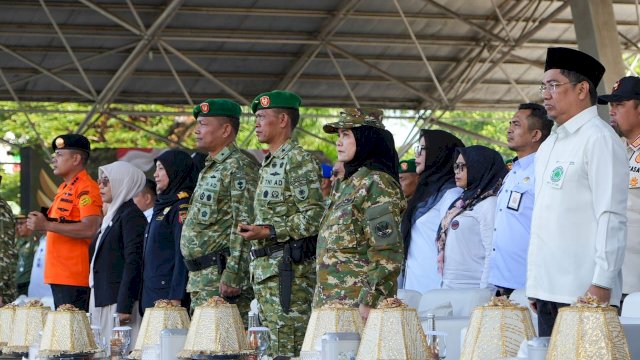 Wakil Wali Kota Makassar, Aliyah Mustika Ilham, tampak hadir dalam upacara penetapan Komponen Cadangan unsur ASN Pemprov Sulawesi Selatan di Lapangan Karebosi, Makassar.