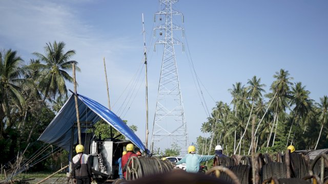 Perkuat Listrik Sulteng, PLN Resmi Memulai Penarikan Transmisi SUTT 150 kV Palu 3&ndash;Tambu