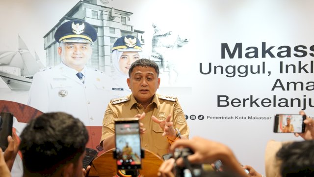Wali Kota Makassar, Munafri Arifuddin, memberikan keterangan pers di Balai Kota Makassar terkait progres dan dimulainya proses tender pembangunan Stadion Untia.