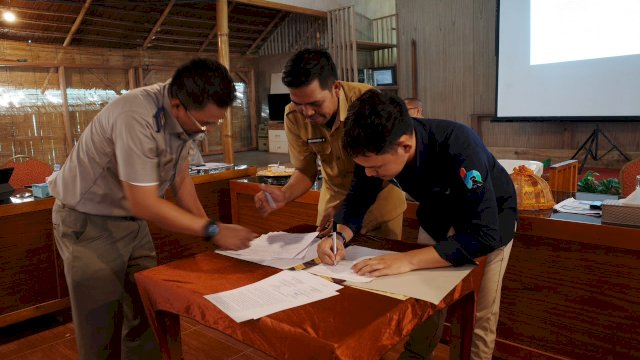 Penandatanganan komitmen kerjasama menjadi sinergi lintas sektor  dalam mendukung Program Penanganan Akses Reforma Agraria di Kabupaten Majene.