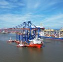 Pelindo Marine Kawal Penyandaran Alat Bongkar Muat Modern di Surabaya dan Belawan