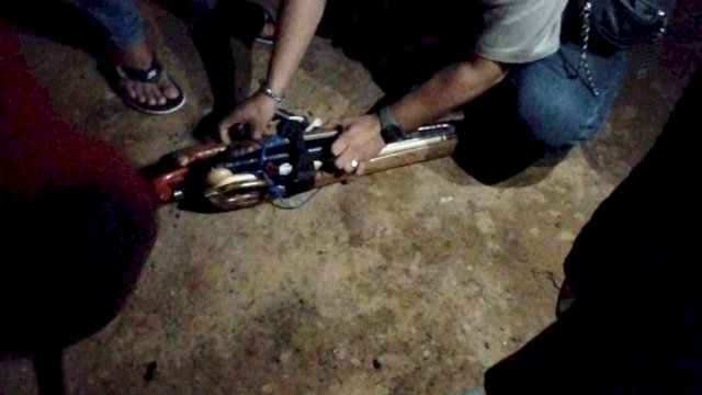 Bukti Sajam yang ditemukan di lokasi kejadian