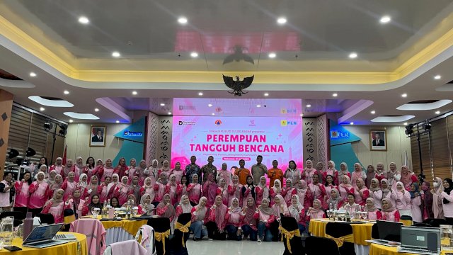 Kegiatan Perempuan Tangguh Bencana menjadi wujud komitmen Srikandi PLN UID Sulselrabar dalam meningkatkan kapasitas perempuan melalui pembekalan kesiapsiagaan bencana.