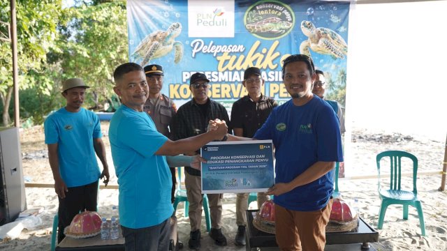 Dukung Pelestarian Ekosistem Pesisir, PLN Peduli Salurkan Bantuan Konservasi Penyu di Donggala
