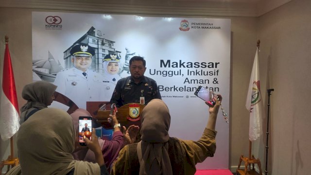 Kepala Bapenda Kota Makassar, Andi Asminullah, saat memberikan keterangan pers mengenai realisasi pendapatan daerah triwulan II 2026 di Makassar, Jumat (7/8/2026).