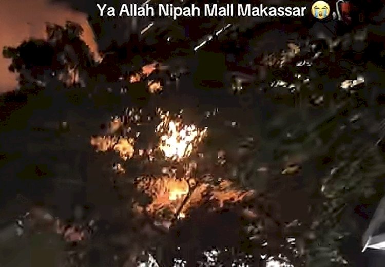 BREAKING NEWS: Kebakaran Hebat Terjadi di Mall Nipah Makassar, Jalan Urip Sumoharjo Macet