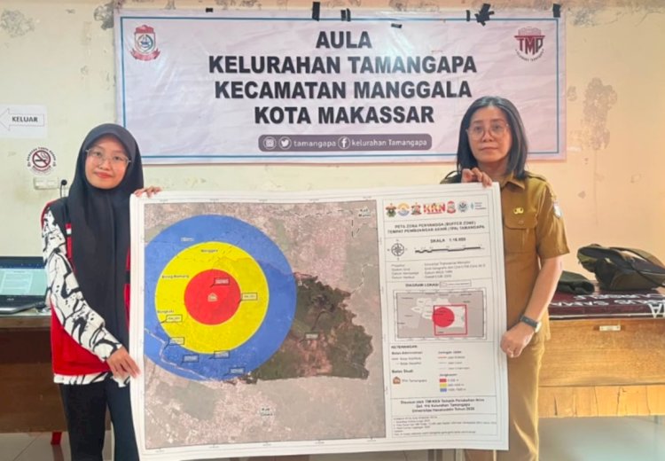 Program "Tamangapa Kenali", Mahasiswa KKN-T Unhas Serahkan Peta Persebaran Sarana dan Zona Penyangga TPA